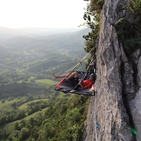 Pyrenees Nuit Suspendue *