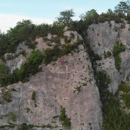 Pyrenees Nuit Suspendue Montory